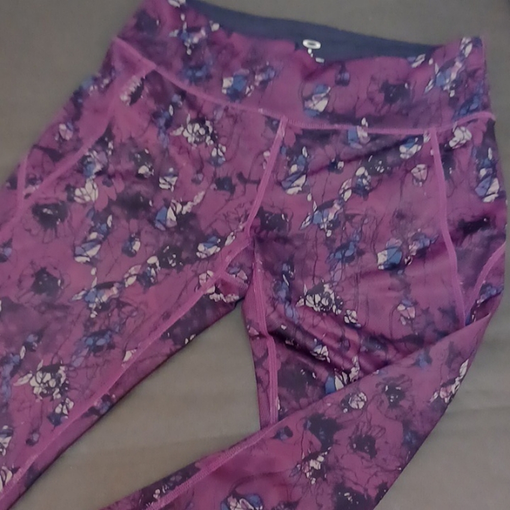 NWT Oakley Wmns tight fit active capri